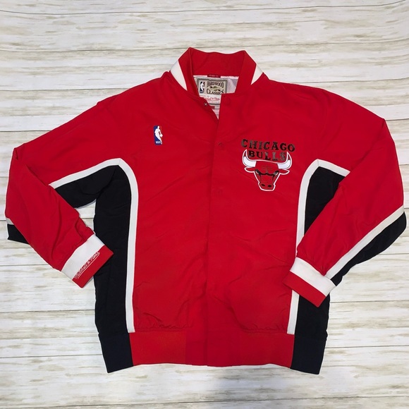 🔴SOLD🔴Mitchell & Ness Chicago Bulls Red button up Jacket Sz L 🏀🔥 - Picture 1 of 8